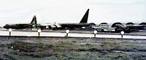 Đà Nẵng Air Base:B-52 emergency landing with battle damage.