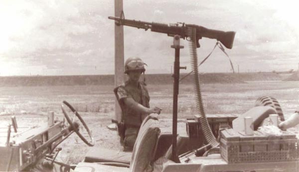 10. Biên Hòa AB. SP QRT jeep, Airman John Beam with M60. Photo by: Vinson (?).