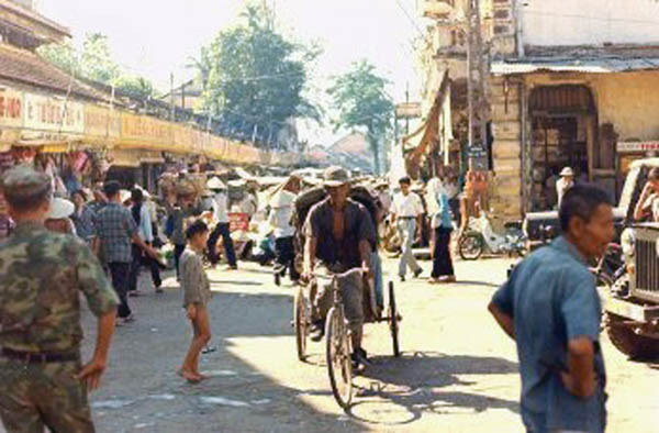 58) Can Tho market. Pedicab puttin' along.an Tho market.