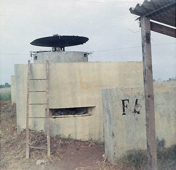 9. BT Air Base: Fox-4, Concrete bunker with M60. Photo by Jaime Lleras. 1970.