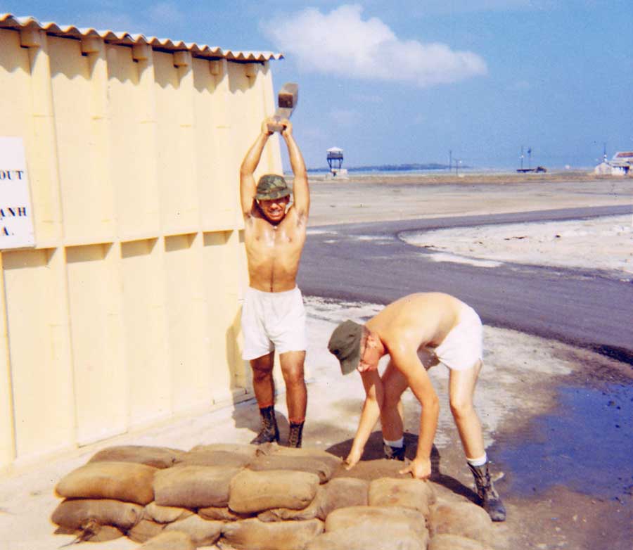 Camp Carroll, USAF  Radar/Transmitter Radio Tower. Sandbags: Makel'em look purrtty... 