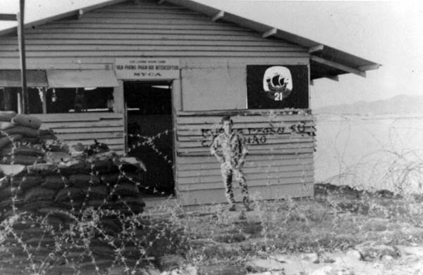 QC Hut, Myca Ville, 1969-1970. Note Neptune-21 Logo on right-front of Hut.