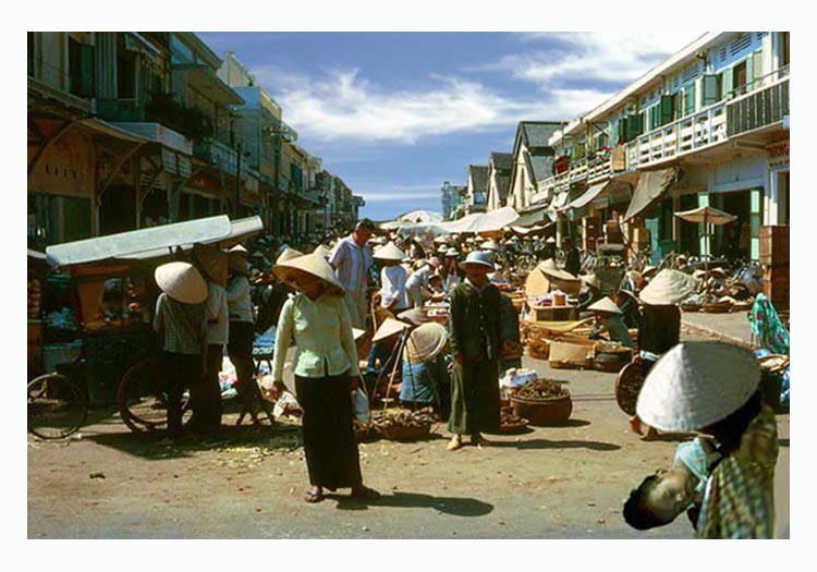 Downtown Đà Nẵng City, market. 1965. Photographer unknown.