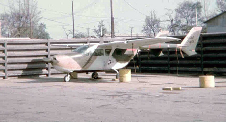 14. Đà Nẵng AB, flight line, O-2 (push/pull).