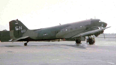16. Đà Nẵng AB, flight line. C-47 Spooky.