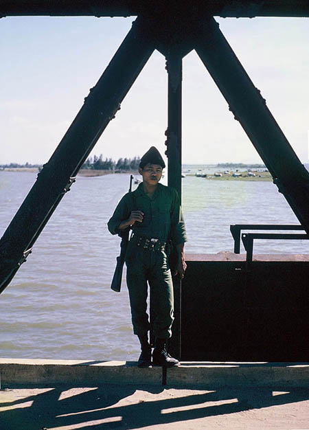 4. China Beach, Đà Nẵng: ARVN Bridge-Guard.