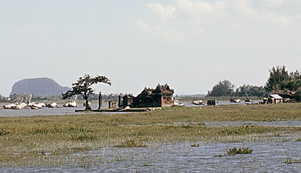 16. China Beach, Đà Nẵng: Pagoda closeup.