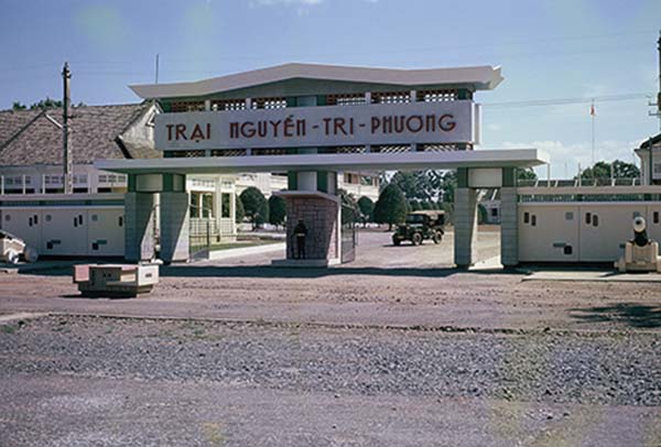 37. China Beach, Đà Nẵng:  Road back to Đà Nẵng AB, ARVN government compound.