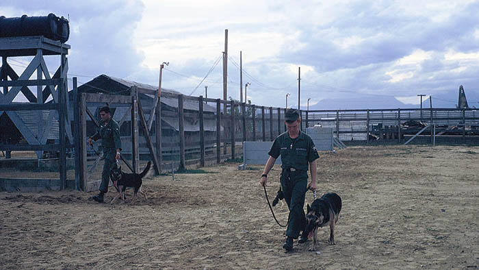 23. Đà Nẵng, K-9 Growl Pad: Gary Eberbach (left), Hemminway. 1965-1966.