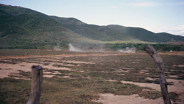 36. Đà Nẵng, K-9 Growl Pad: M-16s fire at low targets. 1965-1966.