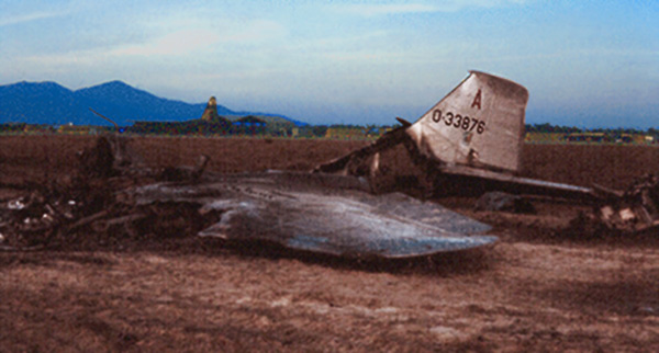 Đà Nẵng AB flight line in background, across the runway.