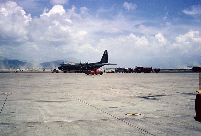 17. Đà Nẵng AB, flight line: C-130 loading medevacs to TSN, Japan, or connection to USA. 1965.