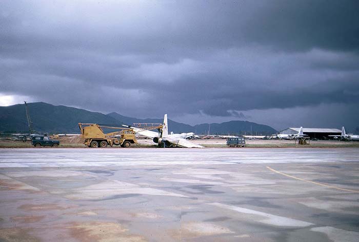 25. Đà Nẵng AB, flight line: US Navy, North American A-5 Vigilante aircraft. 1965-1966.