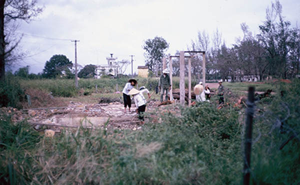 17. Đà Nẵng AB, Tent City: Vietnamese workers onbase clearing debris. These ladies could do back-breaking labor all day in the sun or rain. 1965.