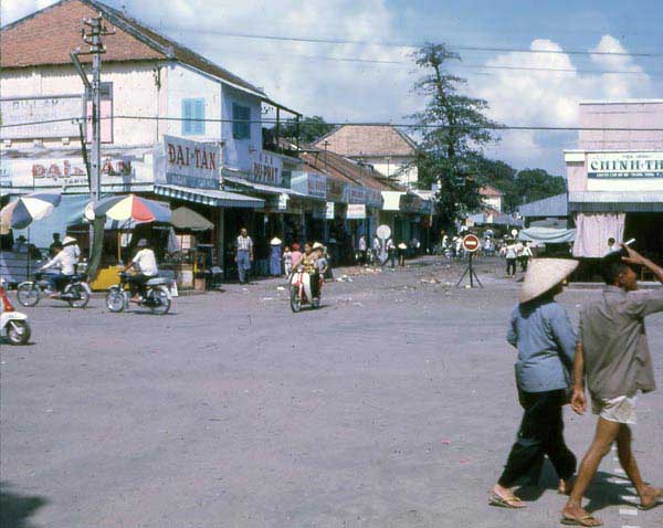 Dai Tan market. MSgt Summerfield, 1969: 01