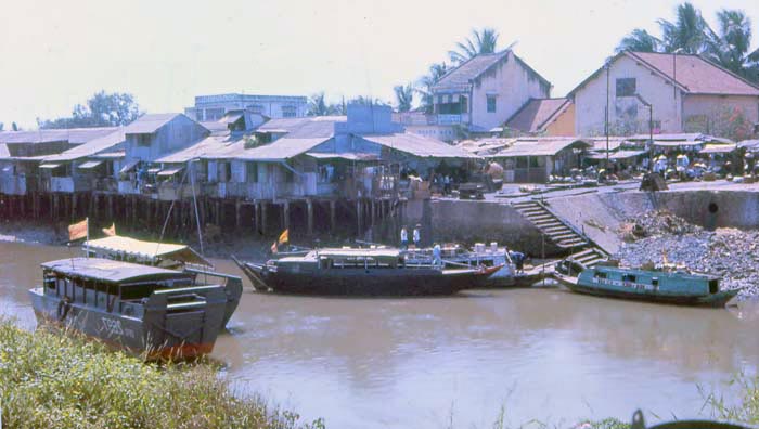 Phuoc Le river market. MSgt Summerfield, 1969: 03