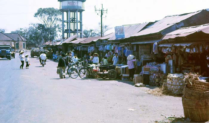 Phuoc Le market. MSgt Summerfield, 1969: 04