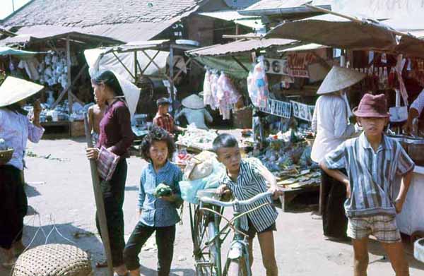 Phuoc Le market and kids. MSgt Summerfield, 1969: 06
