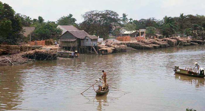 Phuoc Le fishermen casting net. MSgt Summerfield: 02