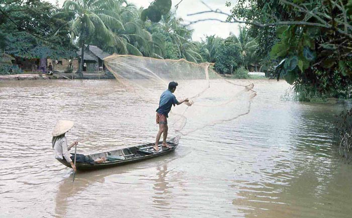 Phuoc Le fisherman casting net. MSgt Summerfield: 01