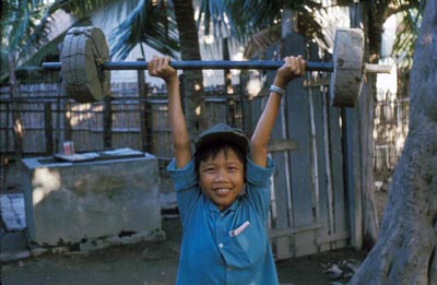 80. Thap Cham: Custom weights! Me Strong Boy!