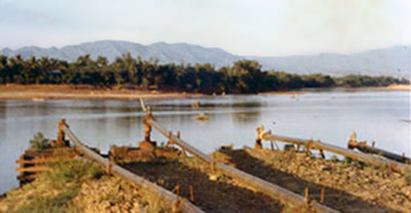 ><br>
      <strong>18. Phan Rang Air Base: </strong>Road and river. Photo by Gary Phillips. c1966.</div></td>
  </tr>
  <tr>
    <td bgcolor=