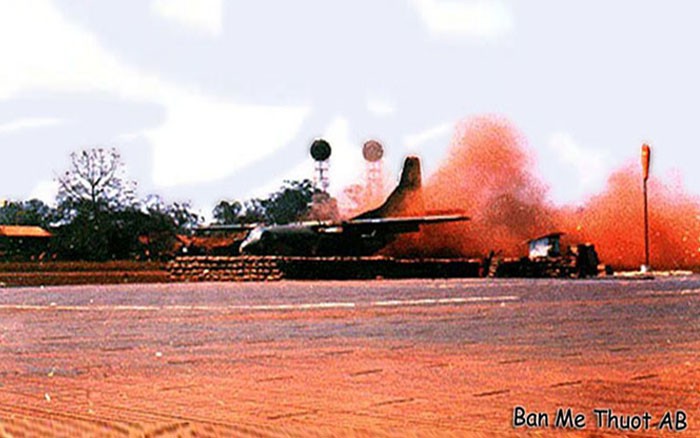 week-2006-09-17-bmt-c-123-landing-1968-don-poss-sm