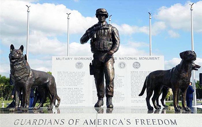 week-2014-03-16-k9-military-dog-monument-joint-base-lackland-tx-sm